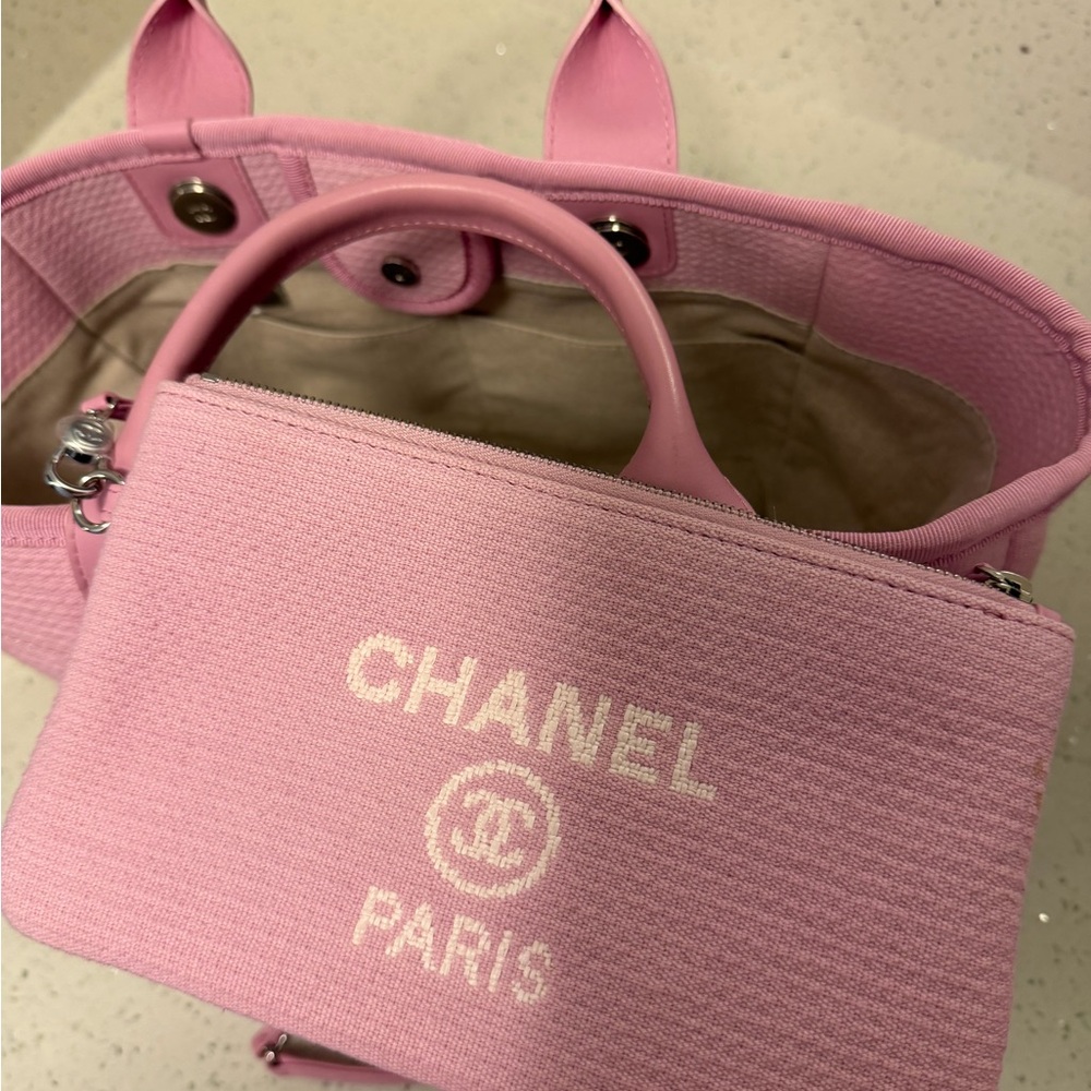 CHANEL Light Pink Canvas Logo Tote with Chain-Strap - Picture 4 of 8